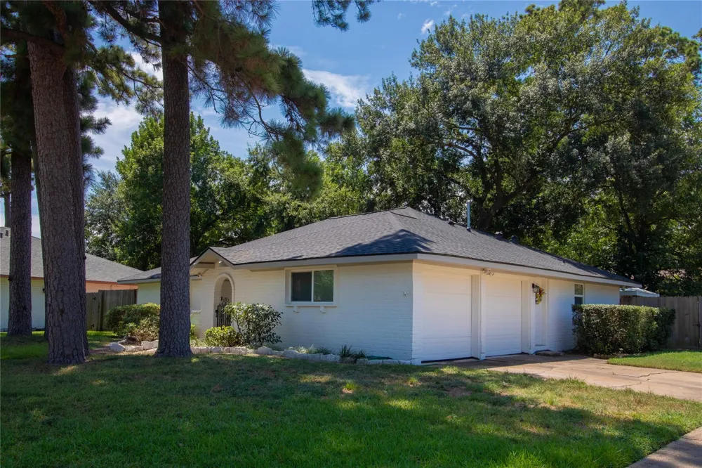 8702 Landwood Drive Houston, TX 77040