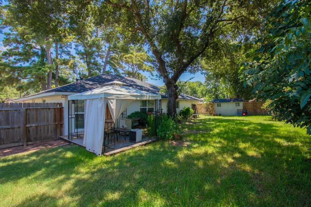 8702 Landwood Drive Houston, TX 77040
