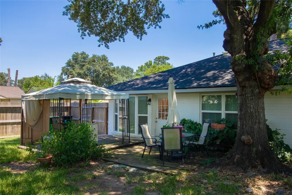8702 Landwood Drive Houston, TX 77040