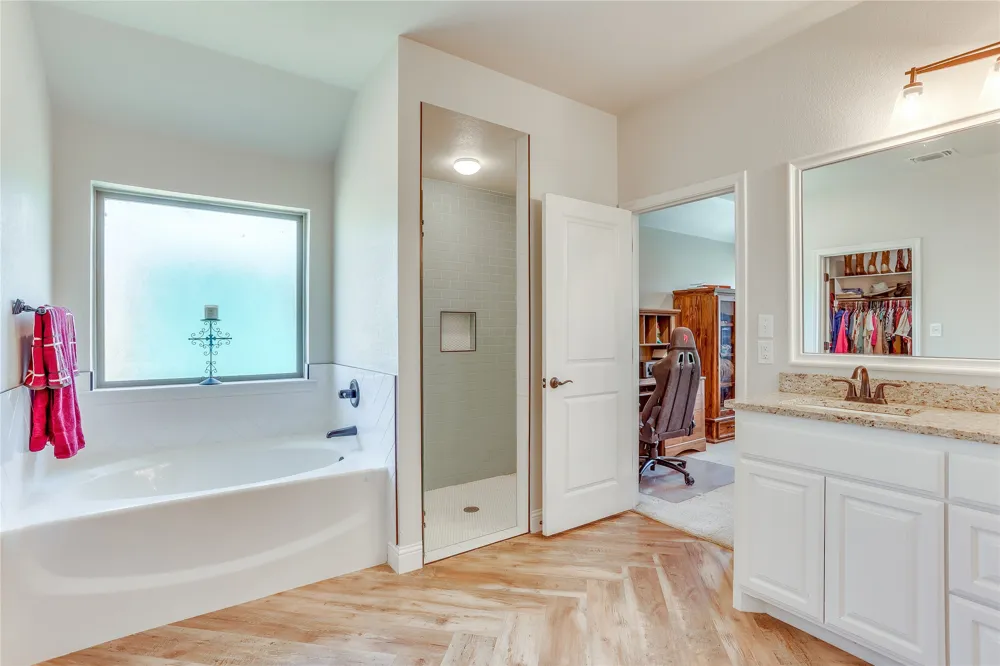 1000 Churchill Lane Millsap, TX 76066