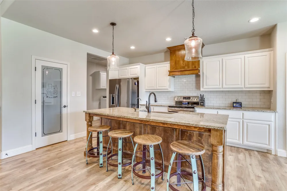 1000 Churchill Lane Millsap, TX 76066