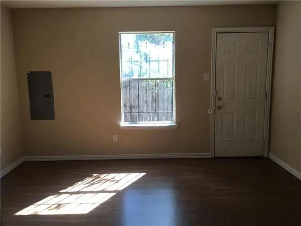 1504 E Mulkey Street Fort Worth, TX 76104