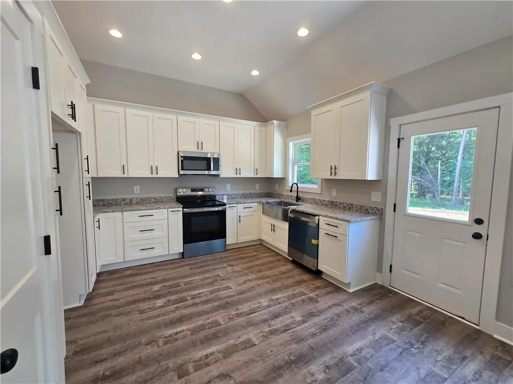 656 Highland Avenue Hartwell, GA 30643