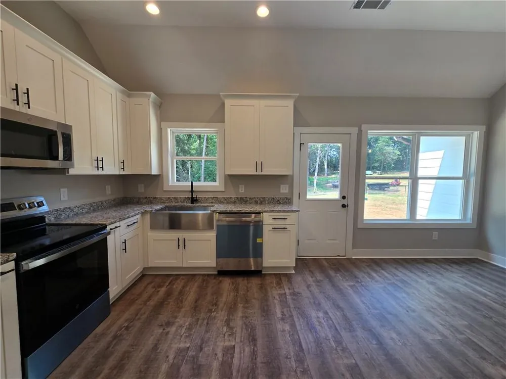 656 Highland Avenue Hartwell, GA 30643