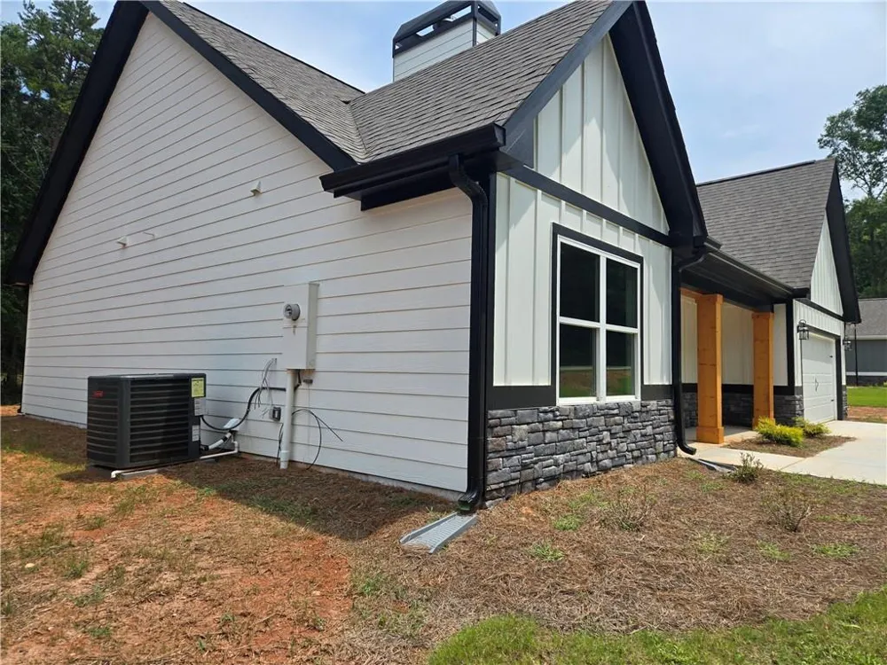 656 Highland Avenue Hartwell, GA 30643
