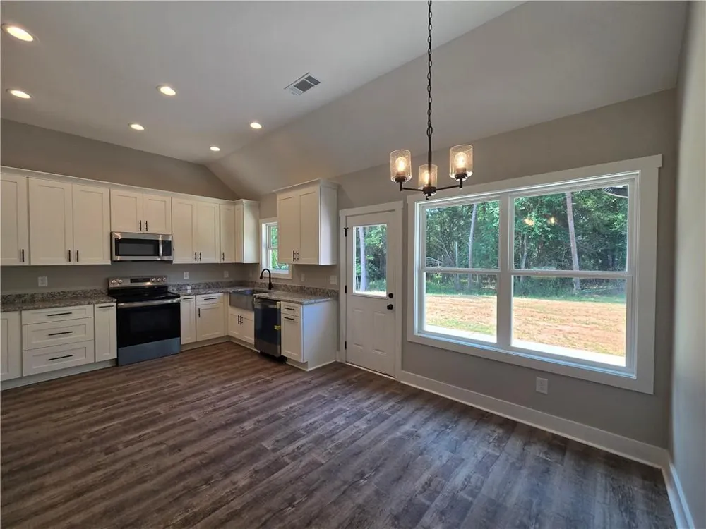 656 Highland Avenue Hartwell, GA 30643