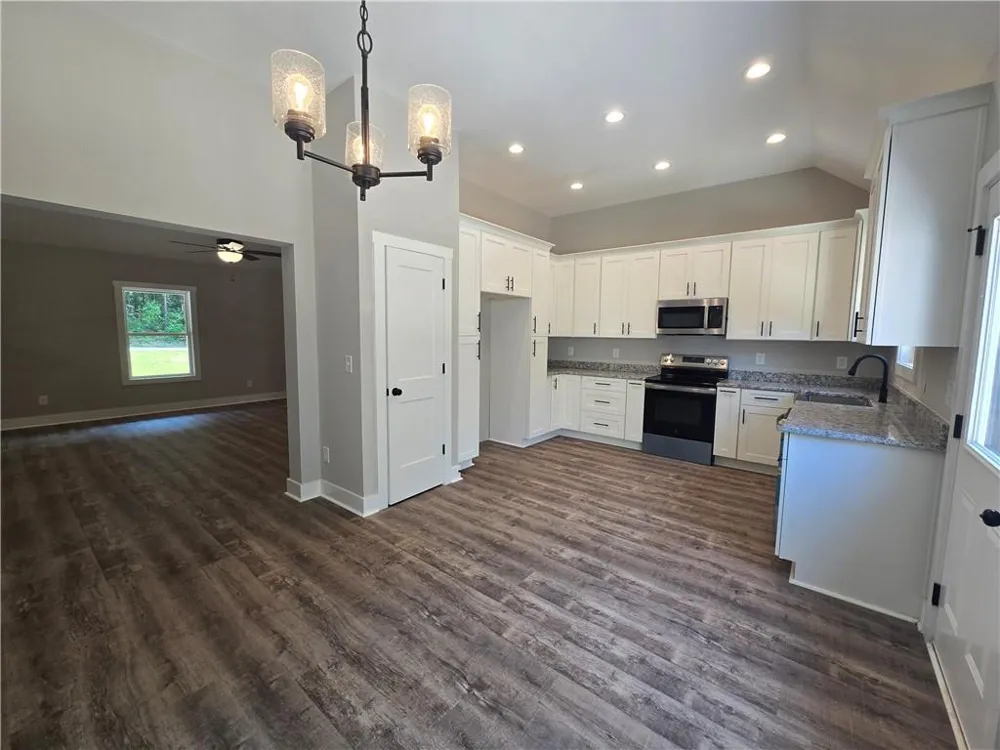 656 Highland Avenue Hartwell, GA 30643