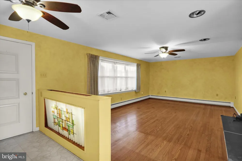 2460 HONEYSUCKLE LANE Lancaster, PA 17603