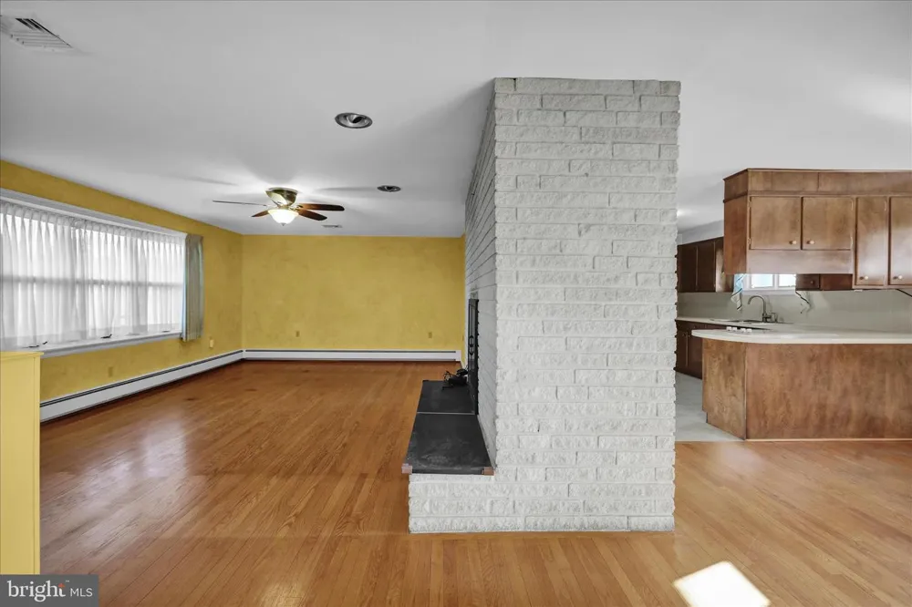 2460 HONEYSUCKLE LANE Lancaster, PA 17603