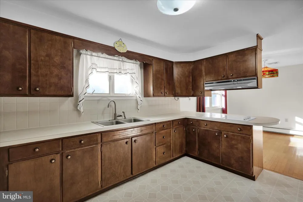 2460 HONEYSUCKLE LANE Lancaster, PA 17603