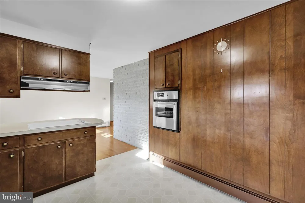 2460 HONEYSUCKLE LANE Lancaster, PA 17603