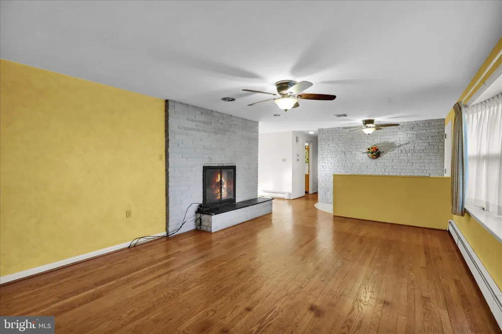 2460 HONEYSUCKLE LANE Lancaster, PA 17603