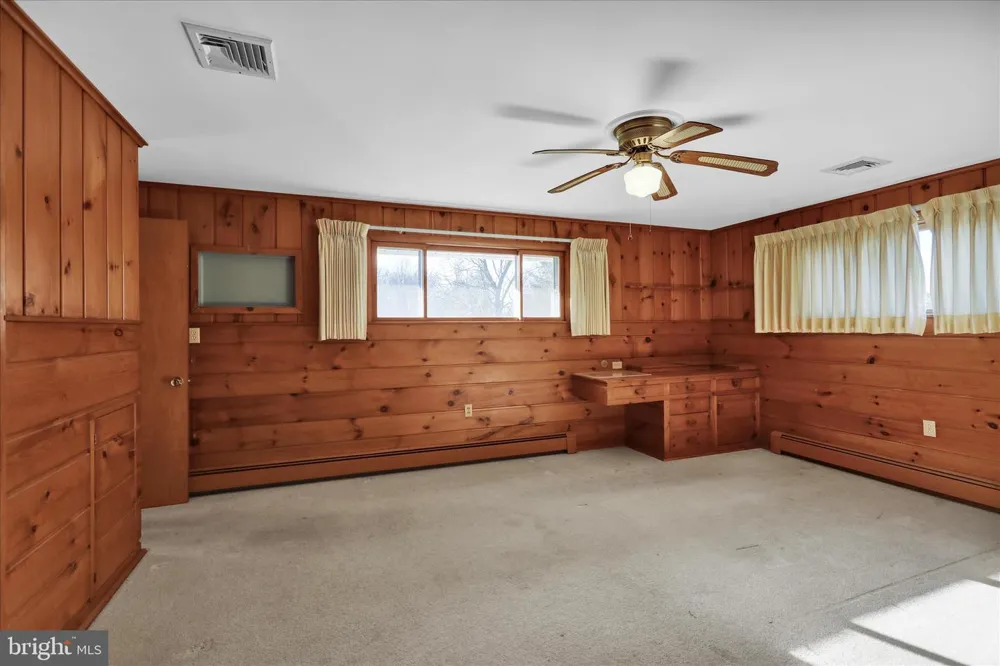 2460 HONEYSUCKLE LANE Lancaster, PA 17603
