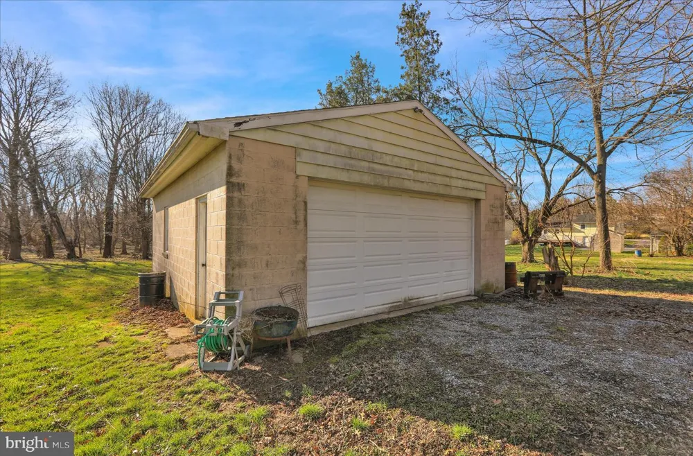 2460 HONEYSUCKLE LANE Lancaster, PA 17603