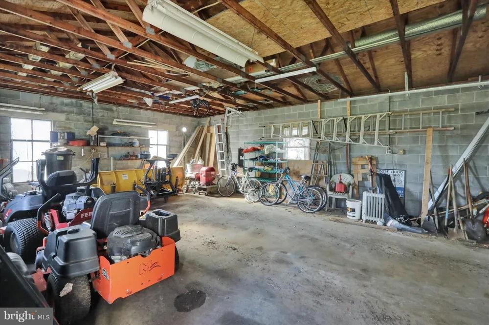 2460 HONEYSUCKLE LANE Lancaster, PA 17603