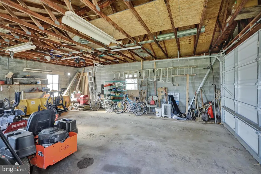 2460 HONEYSUCKLE LANE Lancaster, PA 17603