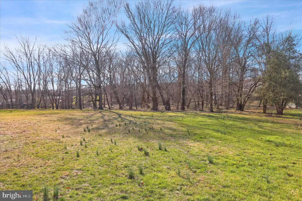 2460 HONEYSUCKLE LANE Lancaster, PA 17603