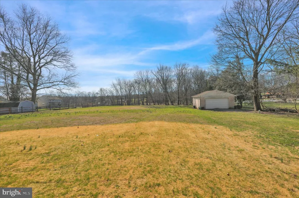 2460 HONEYSUCKLE LANE Lancaster, PA 17603