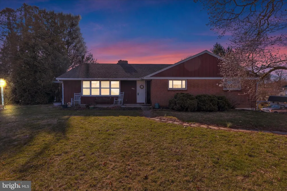 2460 HONEYSUCKLE LANE Lancaster, PA 17603