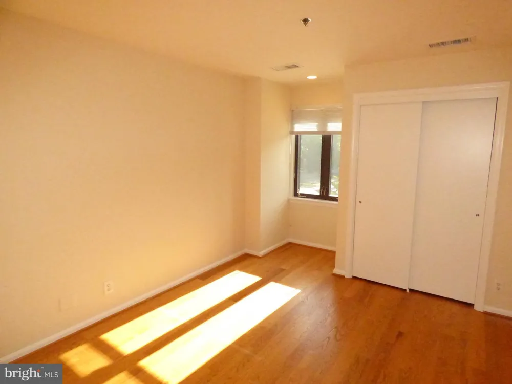 1401 OAK STREET #G-4 Arlington, VA 22209