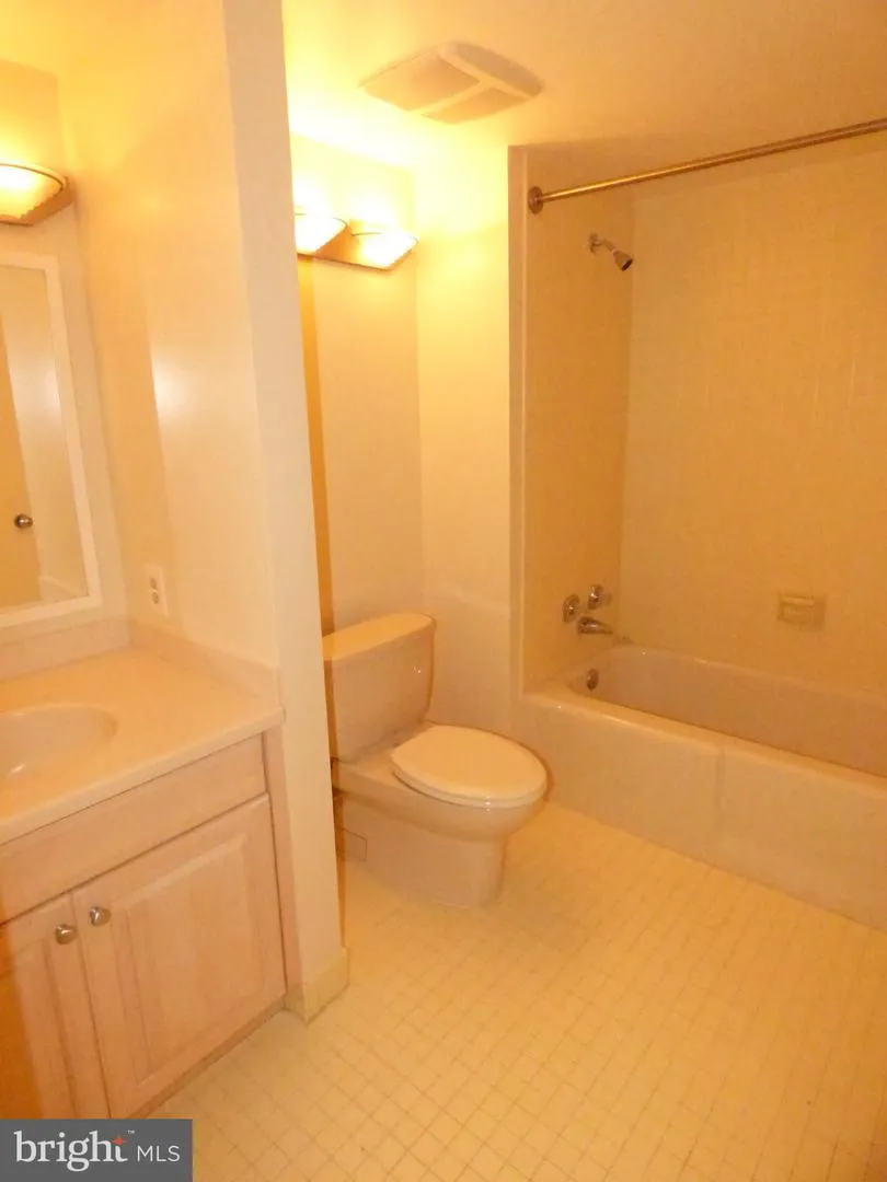 1401 OAK STREET #G-4 Arlington, VA 22209