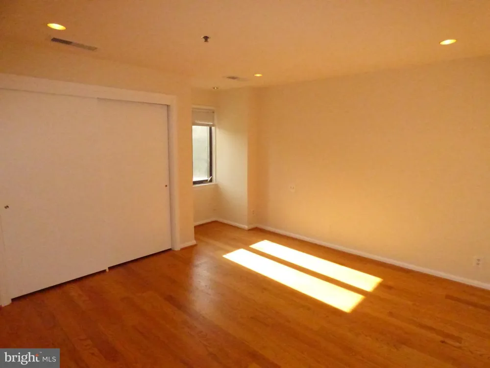 1401 OAK STREET #G-4 Arlington, VA 22209