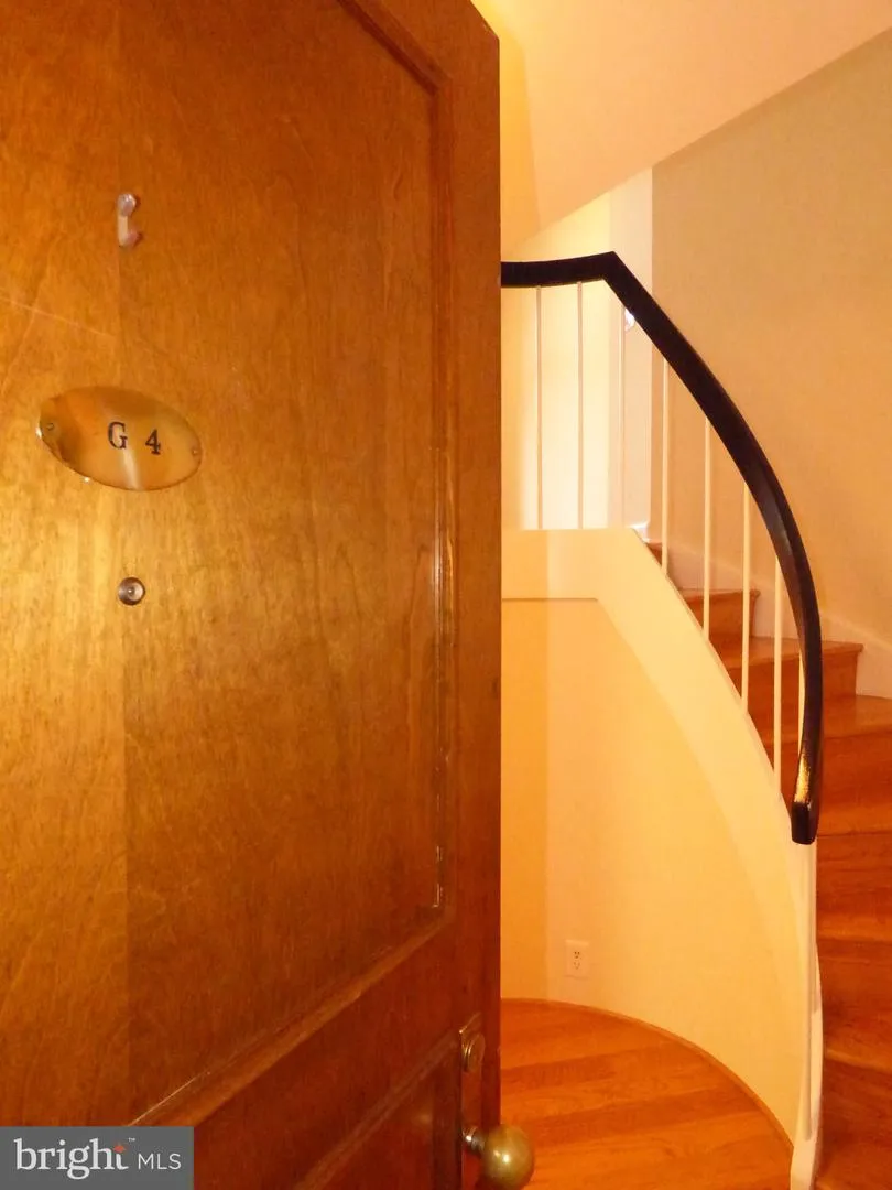1401 OAK STREET #G-4 Arlington, VA 22209