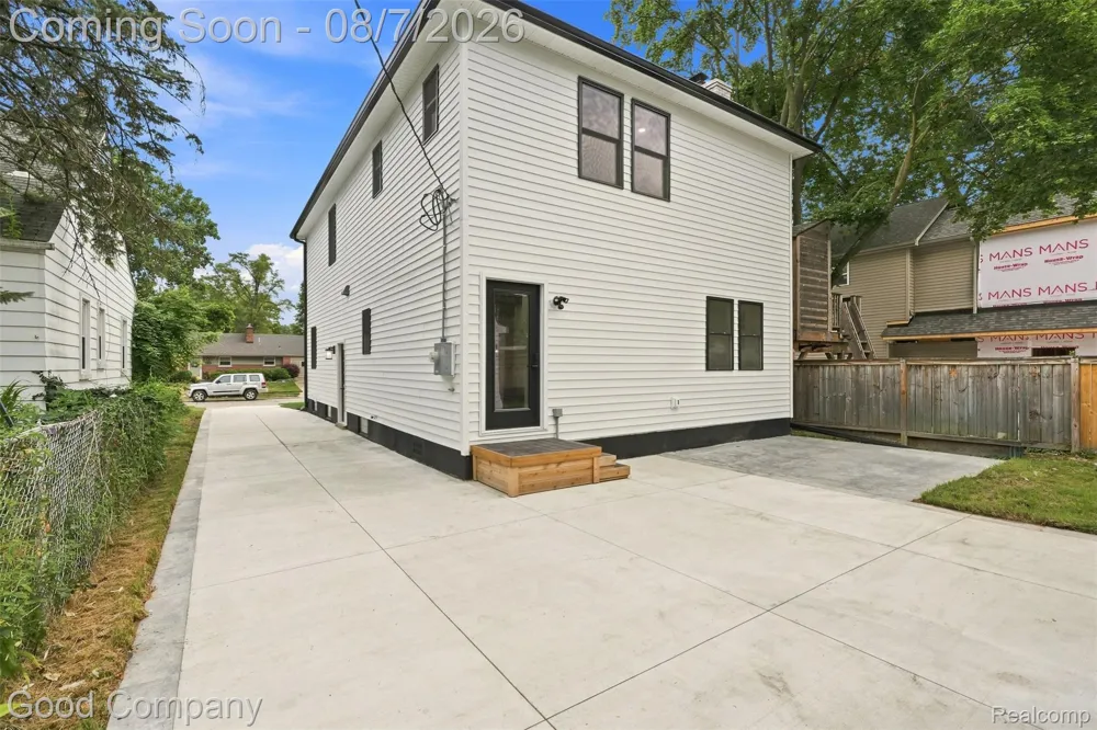 1722 Roszel Street Royal Oak City, MI 48067
