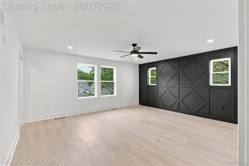 1722 Roszel Street Royal Oak City, MI 48067