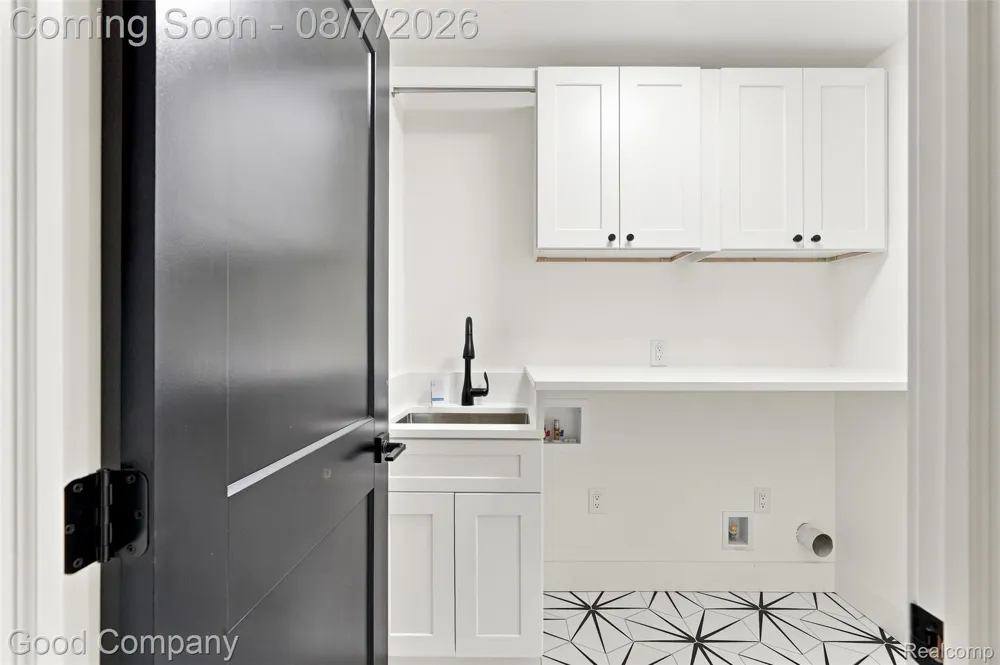 1722 Roszel Street Royal Oak City, MI 48067