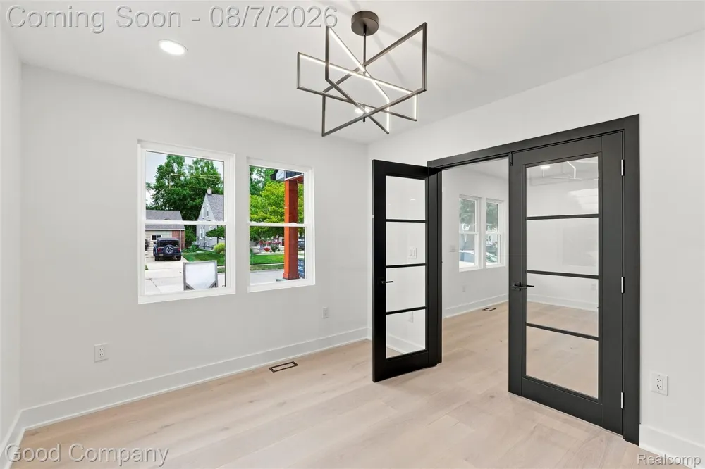 1722 Roszel Street Royal Oak City, MI 48067