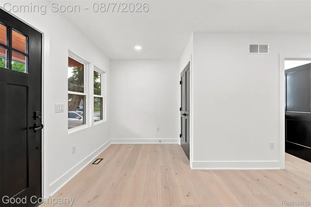 1722 Roszel Street Royal Oak City, MI 48067