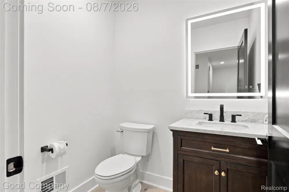 1722 Roszel Street Royal Oak City, MI 48067