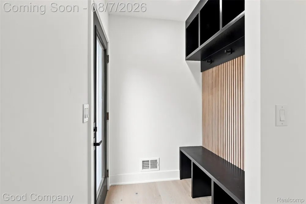 1722 Roszel Street Royal Oak City, MI 48067