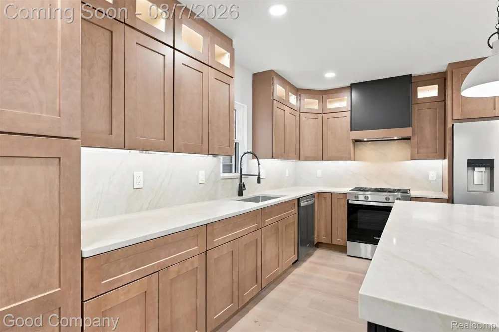 1722 Roszel Street Royal Oak City, MI 48067
