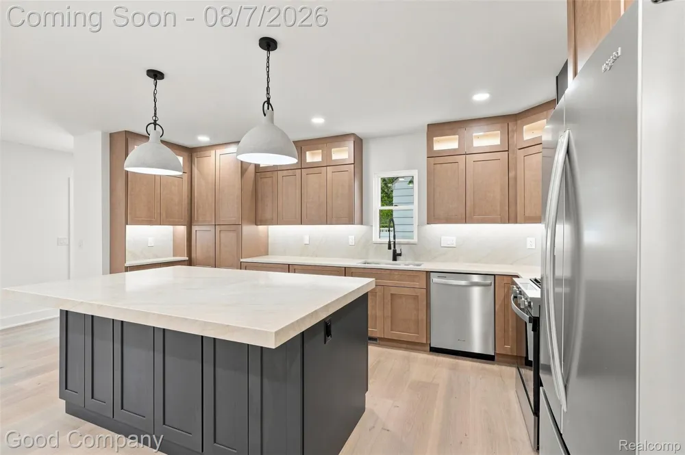 1722 Roszel Street Royal Oak City, MI 48067