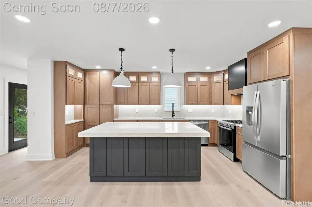 1722 Roszel Street Royal Oak City, MI 48067