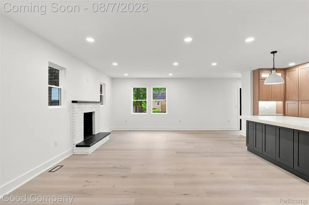 1722 Roszel Street Royal Oak City, MI 48067