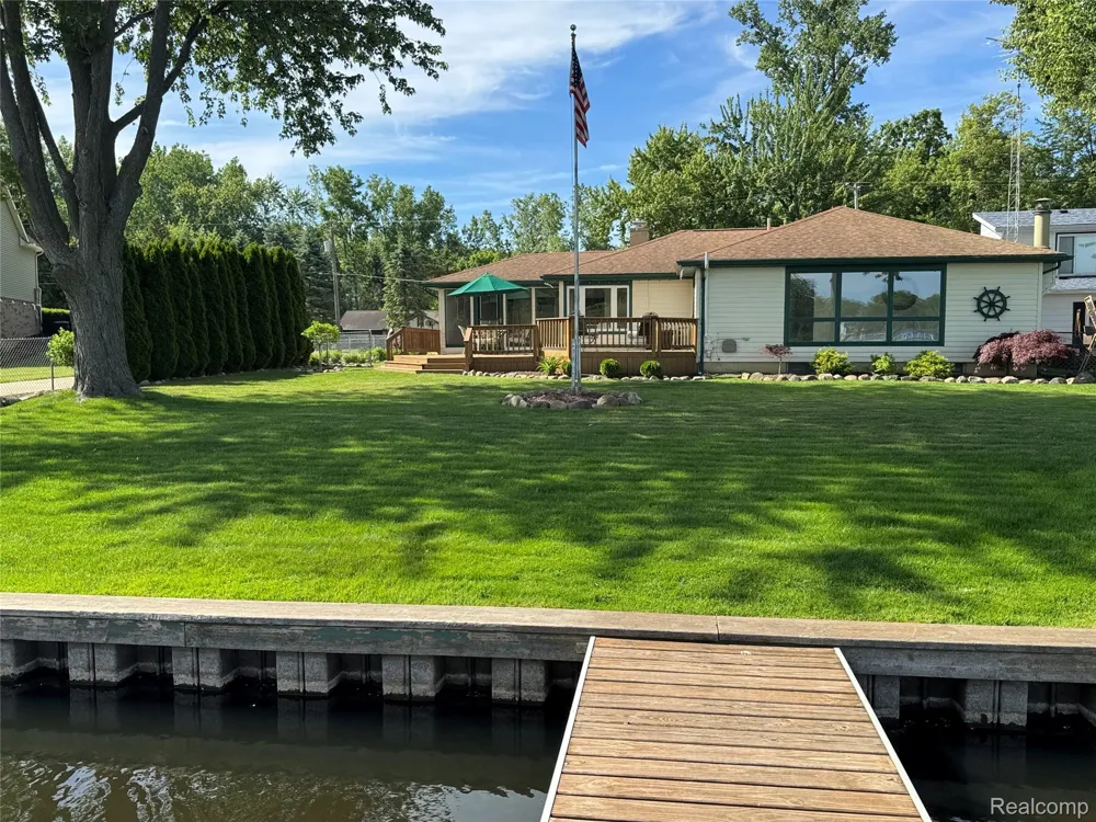 3138 Ponemah Drive Fenton Charter Township, MI 48430
