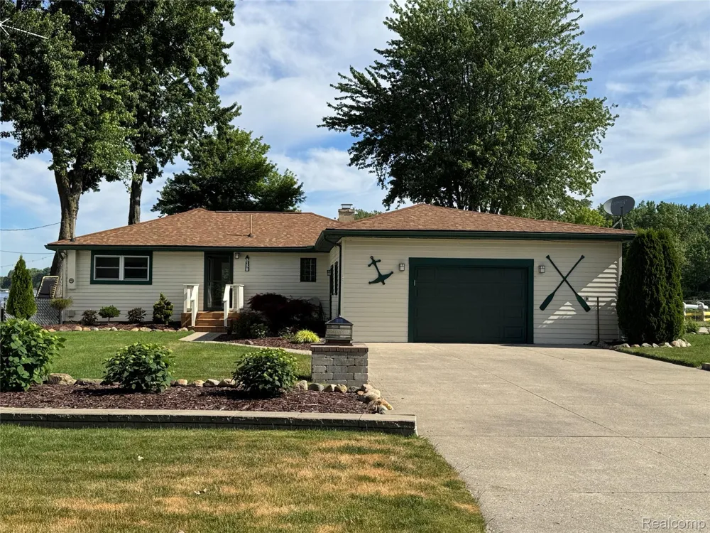 3138 Ponemah Drive Fenton Charter Township, MI 48430