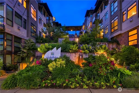 1700 Northlake Way #108