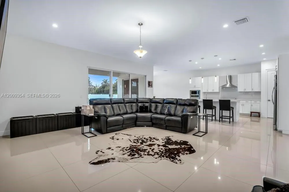 7601 Dr Davie, FL 33328