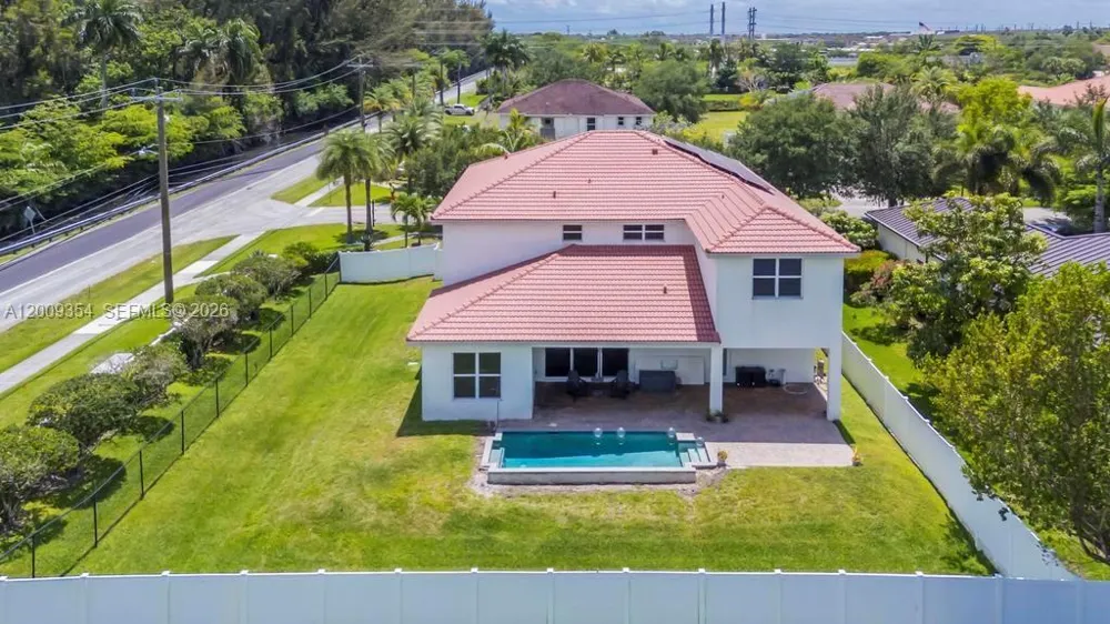 7601 Dr Davie, FL 33328