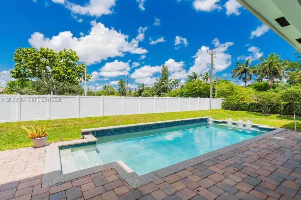 7601 Dr Davie, FL 33328