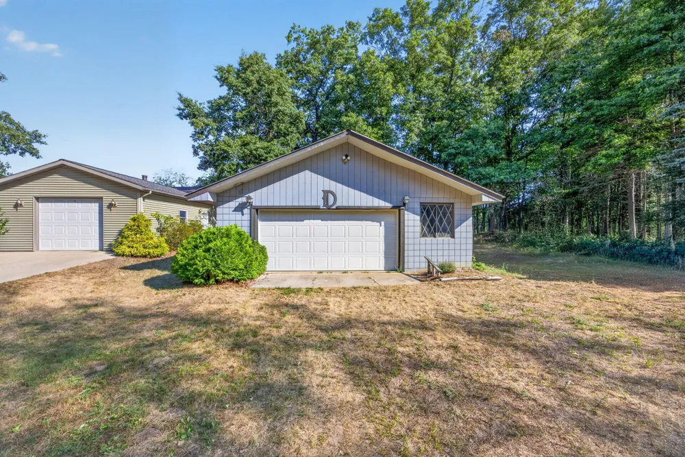 9880 85th Avenue Morton Township, MI 49332