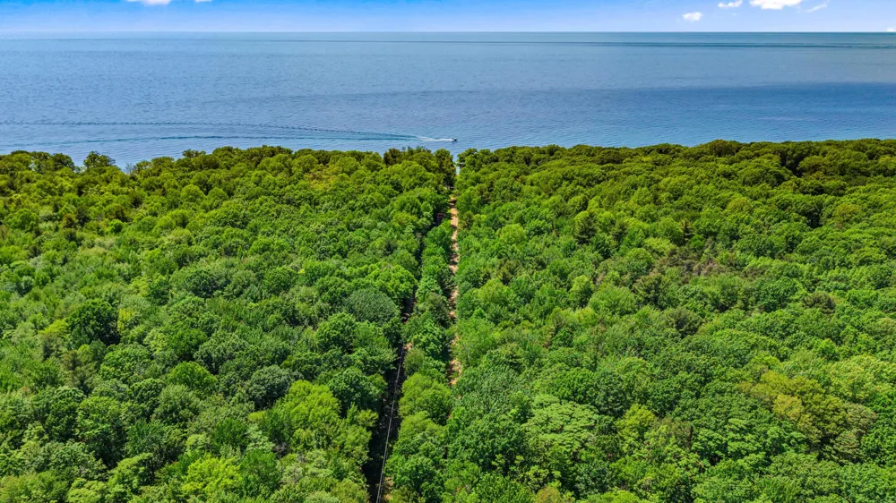 6907 126th Avenue Saugatuck Township, MI 49408