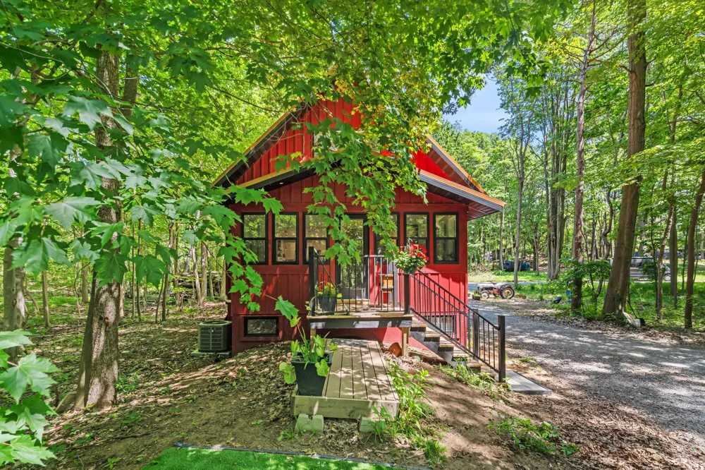 6907 126th Avenue Saugatuck Township, MI 49408