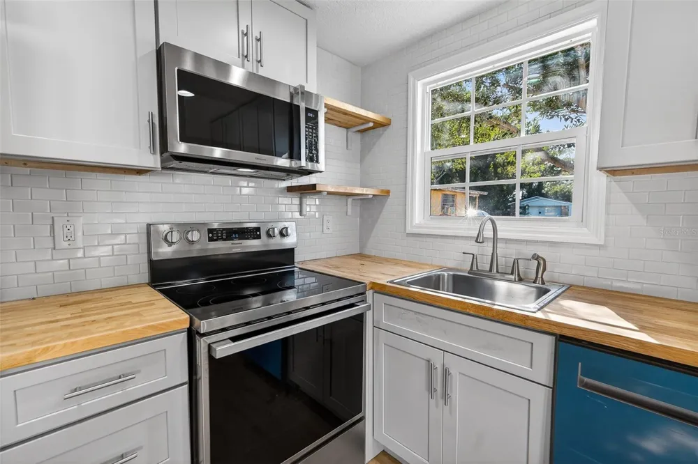 4545 12TH AVENUE S St Petersburg, FL 33711