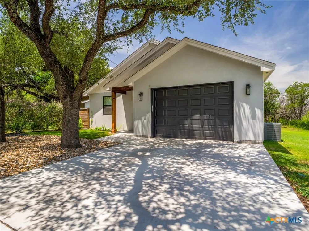 638 Oak Lane Cottonwood Shores, TX 78657