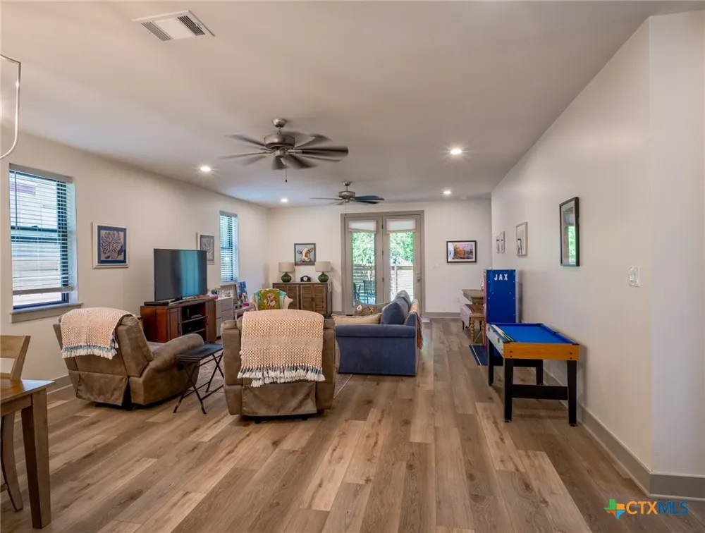 638 Oak Lane Cottonwood Shores, TX 78657
